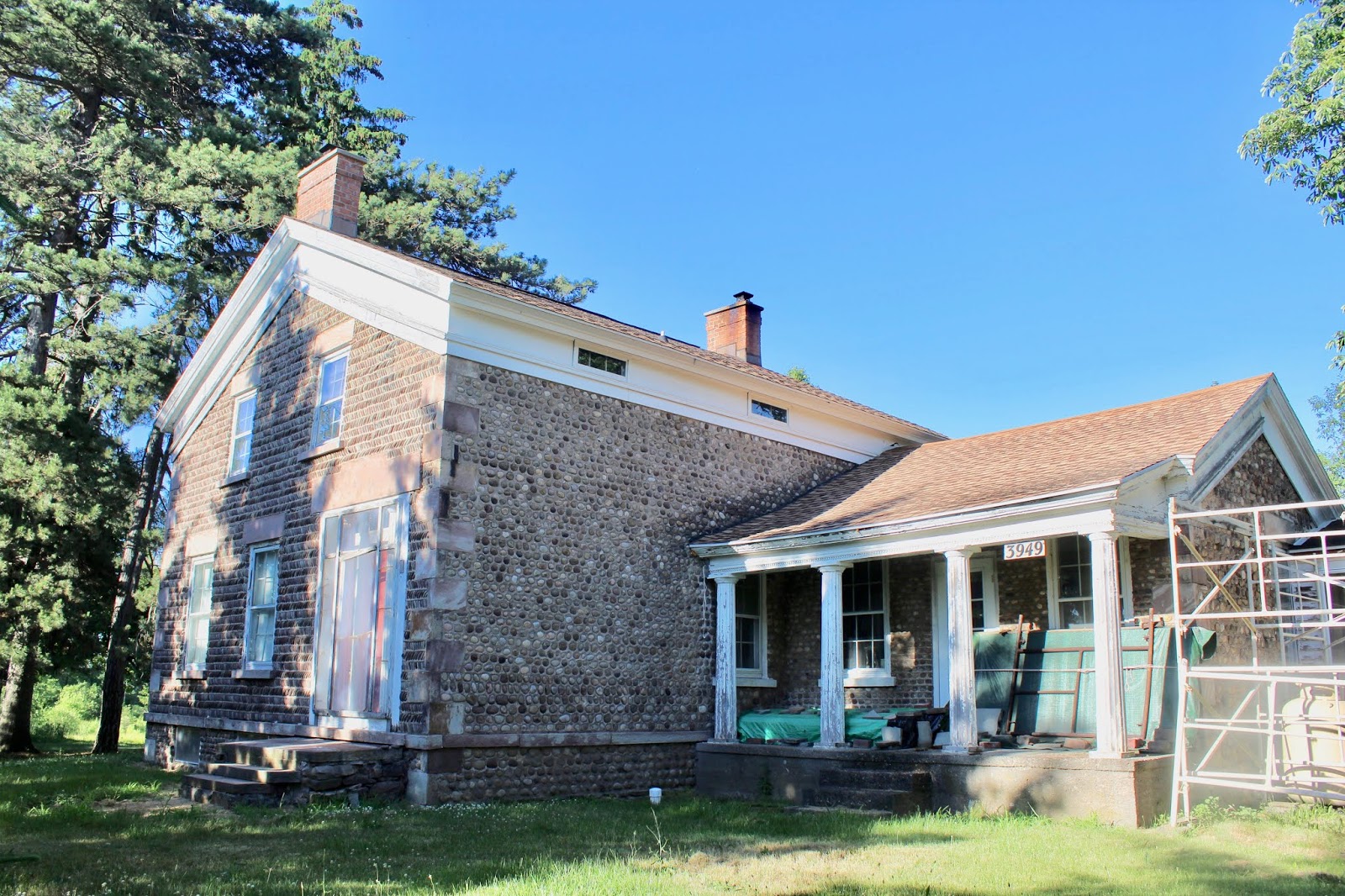 Albion - 3949 Clarendon Road